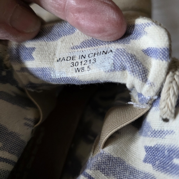 TOMS Desert Burlap Espadrille Wedge Booties - Picture 6 of 7